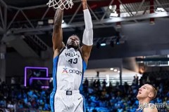 火箭收获：送走范弗利特，得到年轻且有尺寸的锋线球员。