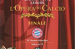 哈兰德受伤引热议，内维斯女友甜美亮相成焦点！足球明星私生活引发全网关注